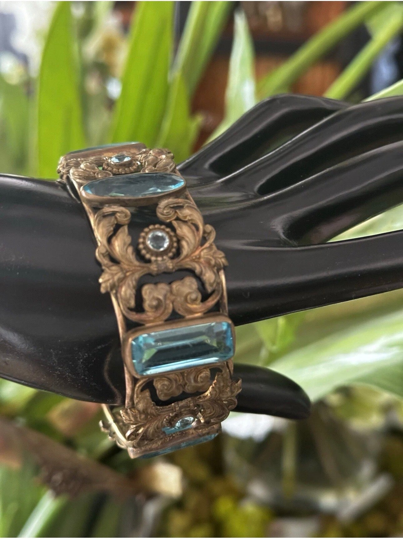 Vintage CZECH GLASS & GOLD TONE FILIGREE BRACELET
