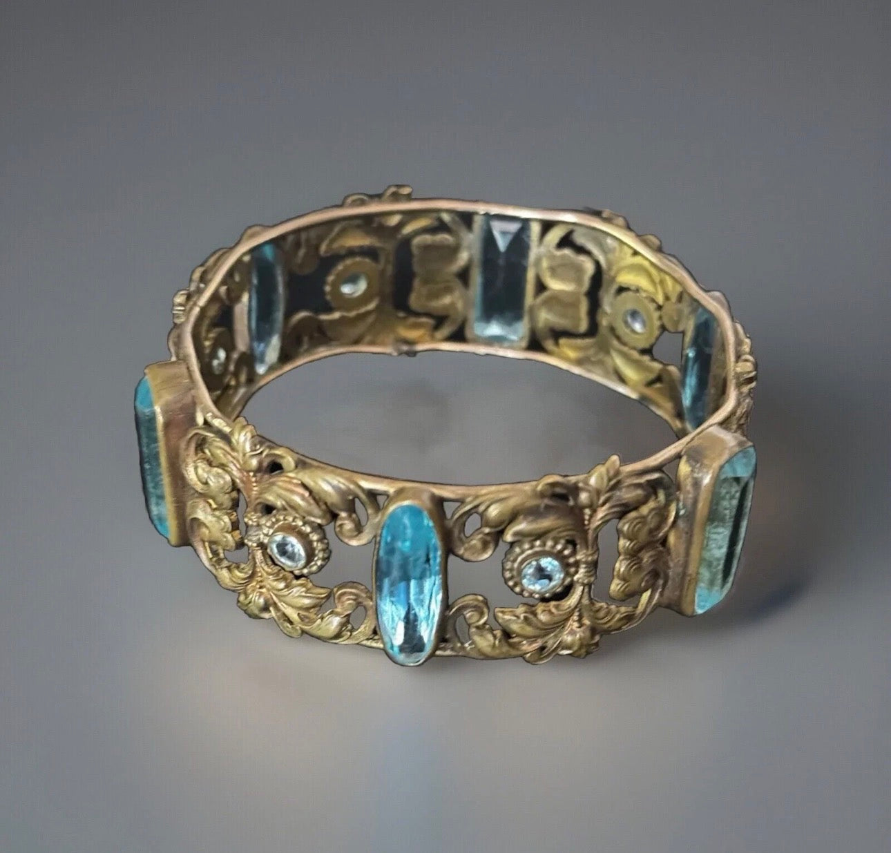 Vintage CZECH GLASS & GOLD TONE FILIGREE BRACELET