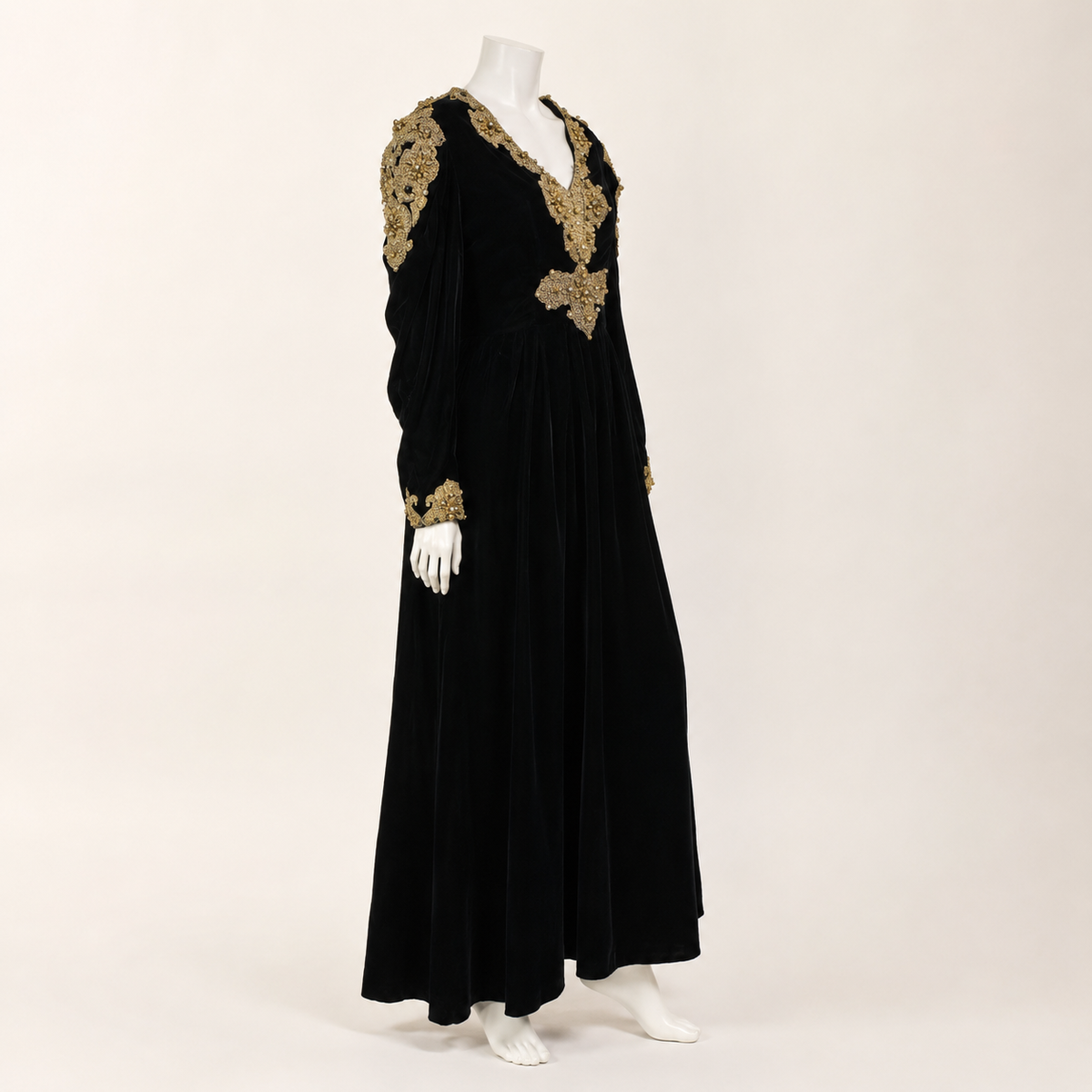 Vintage Oscar de la Renta Black Velvet Beaded Evening Gown