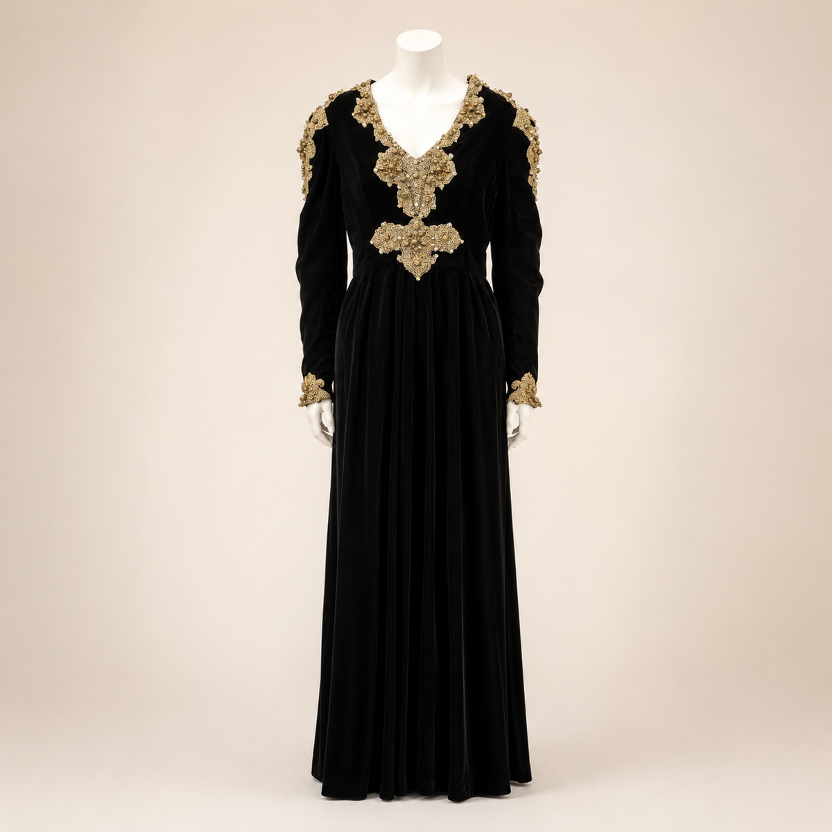 Vintage Oscar de la Renta Black Velvet Beaded Evening Gown