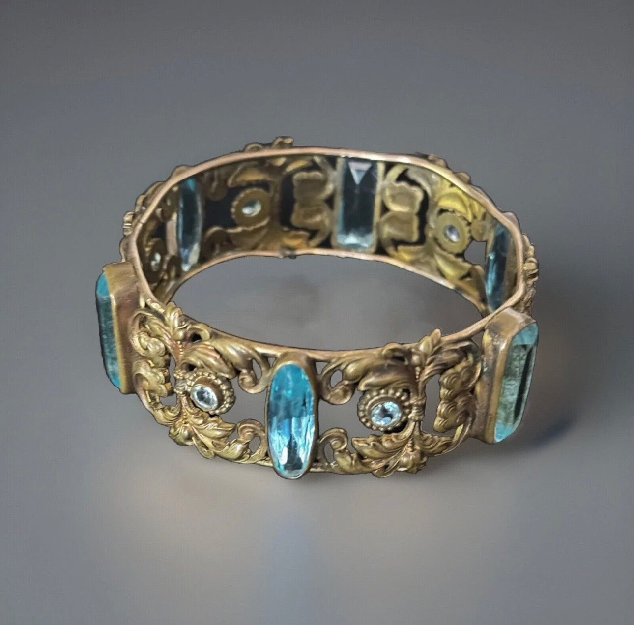 Vintage CZECH GLASS & GOLD TONE FILIGREE BRACELET
