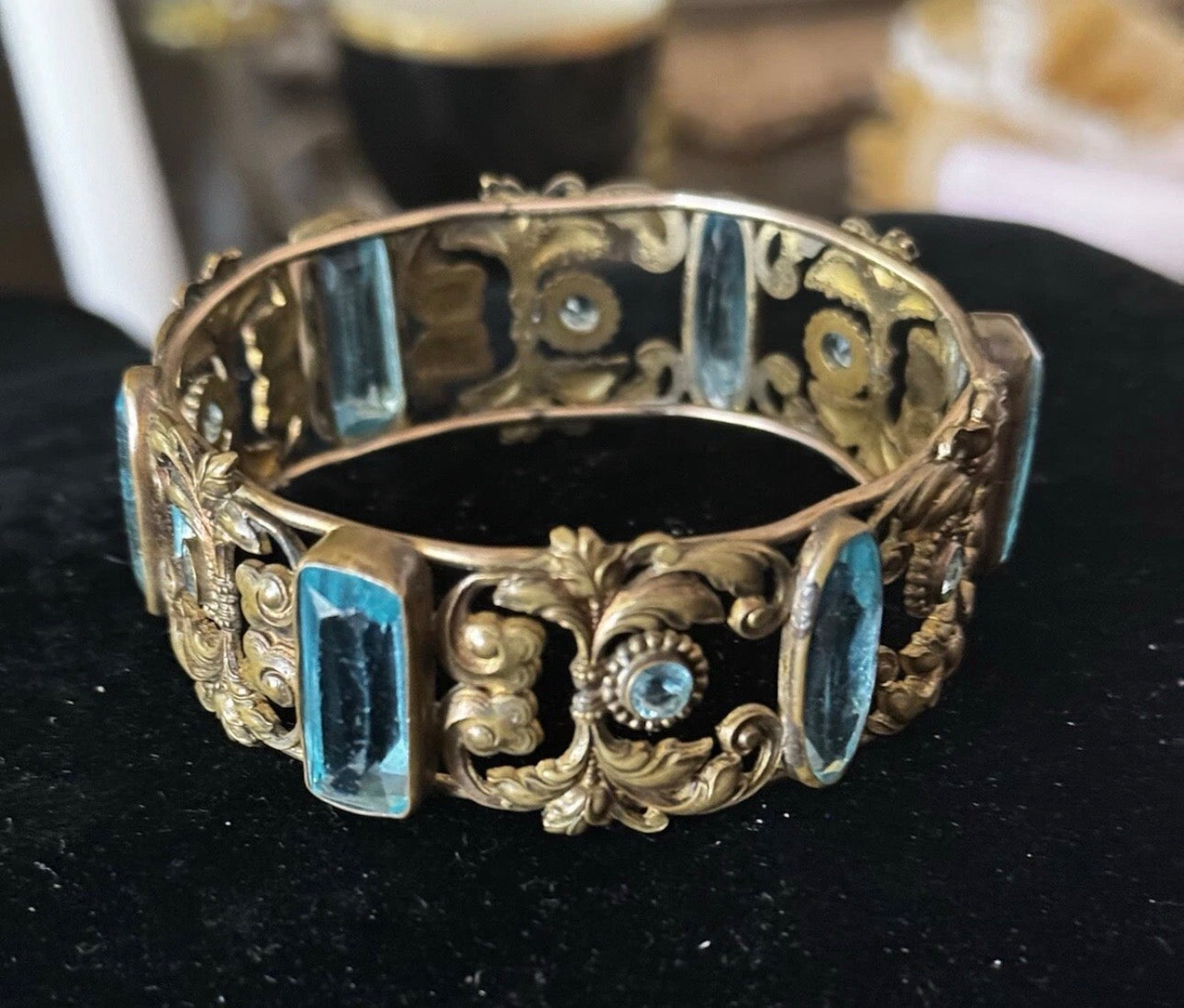 Vintage CZECH GLASS & GOLD TONE FILIGREE BRACELET