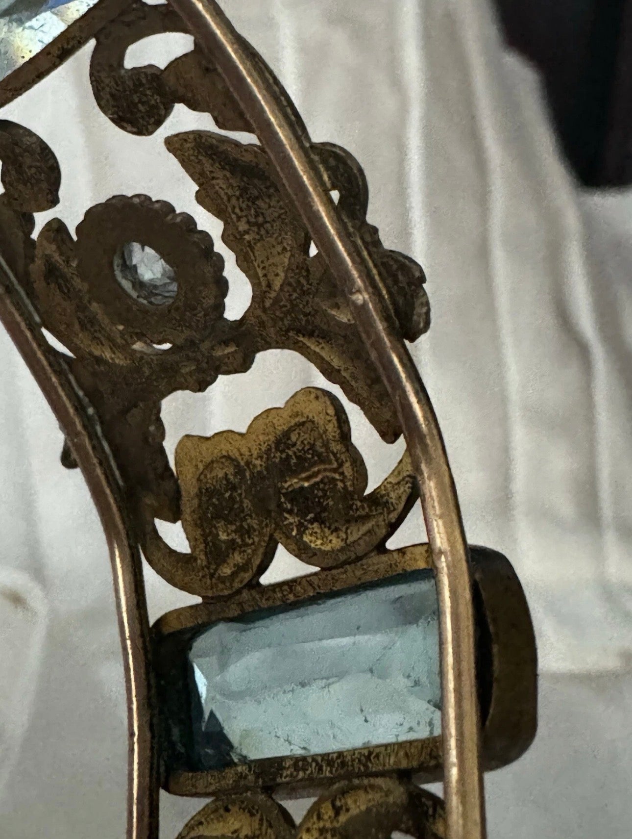 Vintage CZECH GLASS & GOLD TONE FILIGREE BRACELET